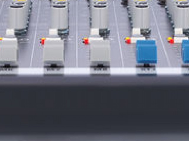 7526195_800