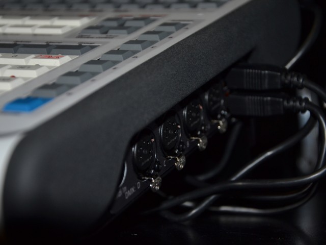 AVOLITES-TITAN-MOBILE-FOTO-4