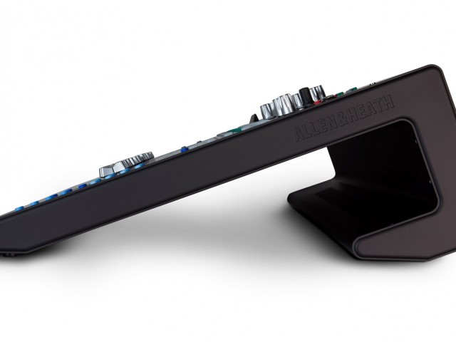 Qu-32-Chrome-Right-Side